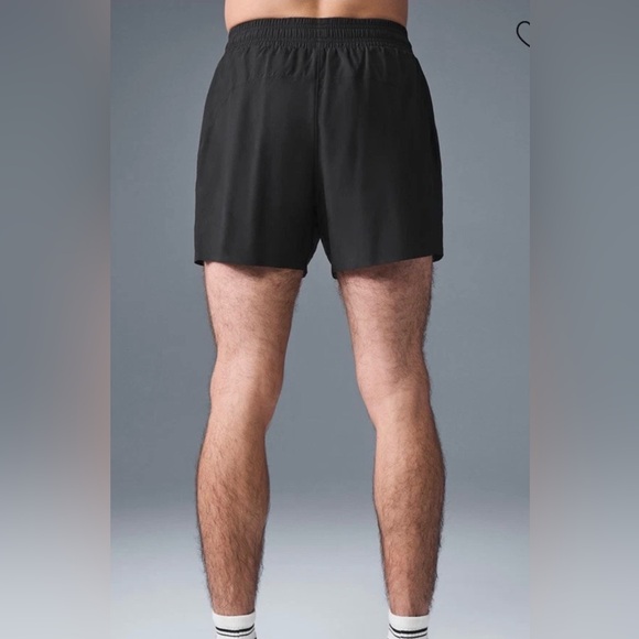 ALO Yoga Men’s “Adapt” Short 5” Inseam with Liner (M) *BESTSELLER* - Picture 2 of 12
